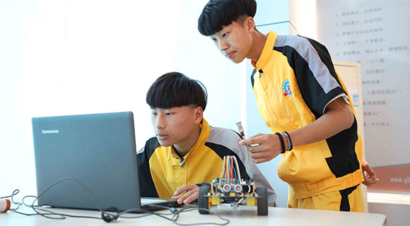 智能網(wǎng)聯(lián)與新能源汽車服務(wù)-鄭州萬(wàn)通汽車學(xué)校