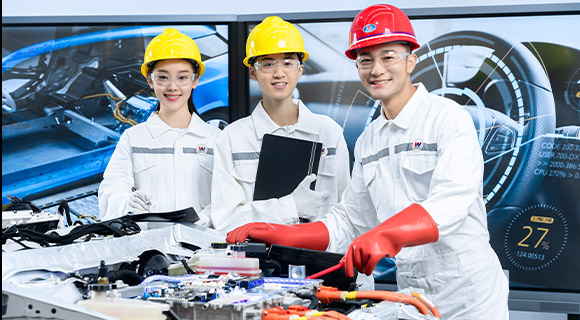 智能網(wǎng)聯(lián)與新能源汽車服務(wù)-鄭州萬(wàn)通汽車學(xué)校