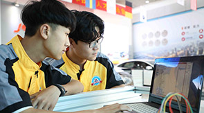 智能網(wǎng)聯(lián)與新能源汽車服務(wù)_鄭州萬(wàn)通汽車學(xué)校