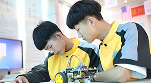 智能網(wǎng)聯(lián)與新能源汽車服務(wù)_鄭州萬(wàn)通汽車學(xué)校