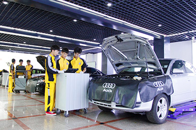 智能網(wǎng)聯(lián)與新能源汽車服務(wù)_鄭州萬(wàn)通汽車學(xué)校