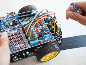 智能網(wǎng)聯(lián)與新能源汽車服務(wù)_鄭州萬(wàn)通汽車學(xué)校