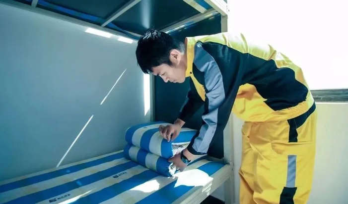 <b>選擇杭州萬通汽車學校，</b>