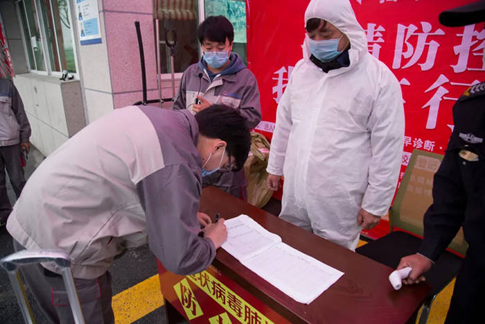 <b>積極備“戰(zhàn)”開(kāi)學(xué)，疫情</b>