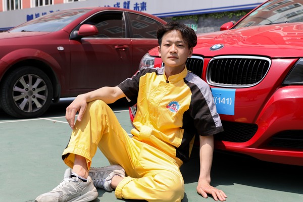 <b>見義勇為and技術(shù)狂人，給這位正能量少年點(diǎn)贊</b>