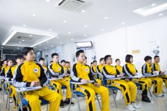 <b>初中畢業學什么好?</b>