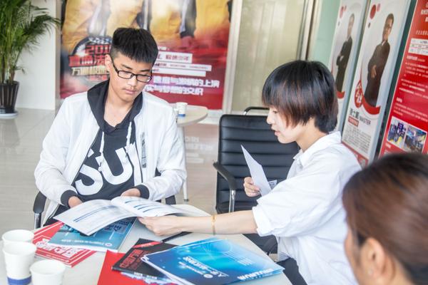 <b>杭州萬(wàn)通汽車教育火熱報(bào)名中</b>