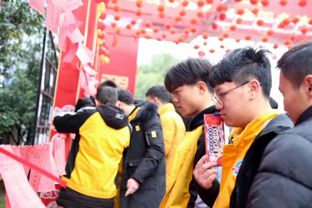 鬧元宵、猜燈謎，萬通學(xué)子歡樂多