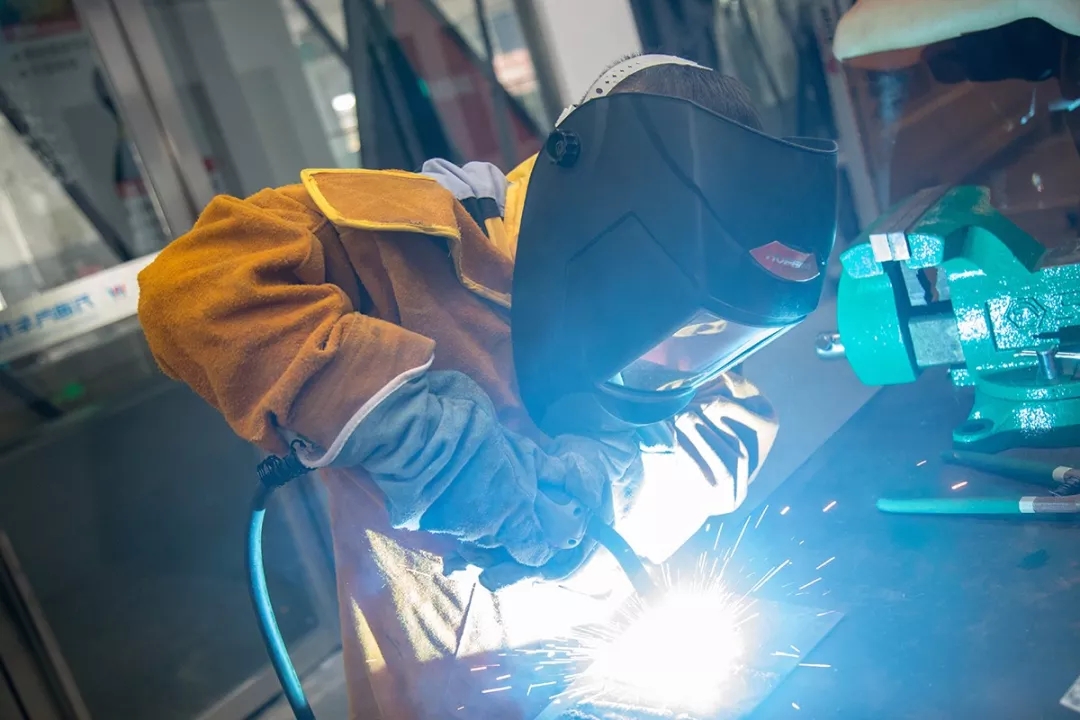 90后的他,從實習到收購公司,只用了一年