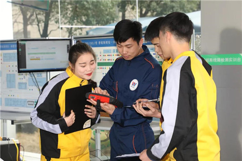 <b>沒工作？想轉(zhuǎn)行？學(xué)什么技術(shù)好？</b>