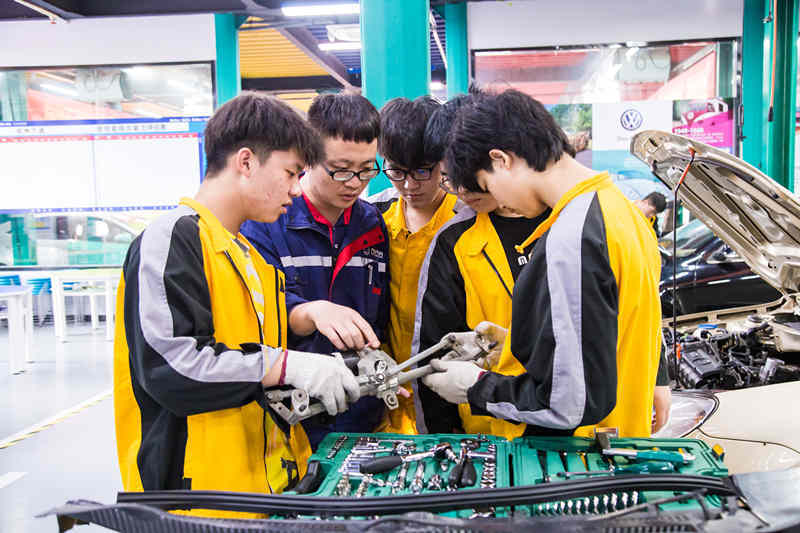 <b>根據市場選專業，汽修專業有前途！</b>