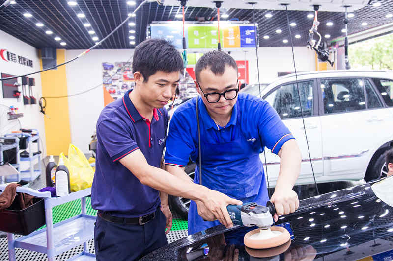 <b>創(chuàng)業(yè)學技能，推薦汽車維修短期速成班</b>