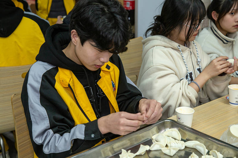 <b>冬日包餃子，情誼暖融融——杭州萬通包餃子聯(lián)</b>