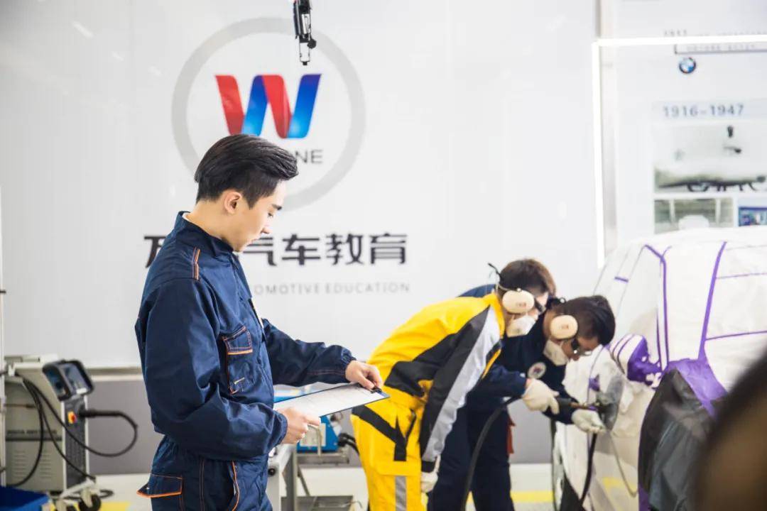 <b>創(chuàng)業(yè)開汽車美容店，要注意哪些問題？</b>